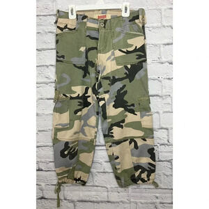 Bongo Y2K vintage camo cropped cargo pants size 5.